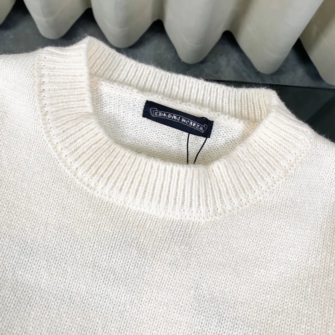 P240 Chrome Hearts CH Chrome Hearts Embroidered Disk Sanskrit Cross Hole Knitted Sweater Pullover. It’s a very popular style. It’s the same style for men and women. It’s matched with black and white. It looks great in real life. It looks good on the upper body. It looks good in daily wear. It’s even better when taking photos. It’s hard not to buy it. Buy it for me!!! Believe me, no one can refuse such a machine-length Chrome Hearts jacket. The version has been expanded based on the old version. The upper body is loose and stylish, and the hem is expanded to a casual design. Fat people look extremely slim, thin people have limited height and high-end. Ten thousand yuan ZP printing, 1:1 perfect restoration, looks good when worn alone or stacked, can be easily controlled by both men and women. If you care more about quality, you must also respect the price. It is completely different from the thin see-through bottoms and junk products on the market that pill when worn. If the style makes you shine at a glance, then quality is what you should pay more attention to. Compared with price, we focus on quality. Customers who have received my products all know it. ️️️ Sweaters on the market are generally made of bract core yarn. We use modal. The advantages over core-spun yarn are very intuitive: high cost, high price, high density, relatively expensive for developers, and let us make a lot less money. In addition, it is delicate, has no scum on the upper body, resists pilling, and is high-end. We are conscientious sellers and do not use core-spun yarn. Apart from being cheap, core-spun yarn is really useless. It shrinks, pills, hooks, and makes people pierced. He is proficient in everything. It is 2024. Who doesn’t want to look decent when they go out? Quality determines the upper body effect. No matter how bad the quality, the best style is still the temperament of the urban-rural fringe. We only do long-term business. Quality determines character. Take it back and wear it with confidence and wash it. The quality of the pattern will definitely make your eyes shine. We only make the right version of high quality. We make high-end hard goods. Reject junk goods and reject fast food. Conscientious quality and conscientious price. You deserve it!  Color: Black Beige Gray Size: S M L